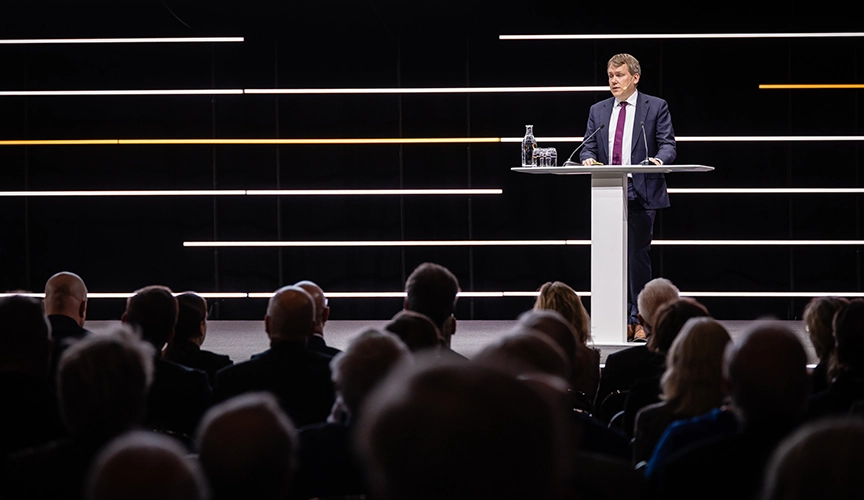 Stefan Widing speaking at the 2025 AGM at the Ferrum Arena in Sandviken, Sweden (photo)
